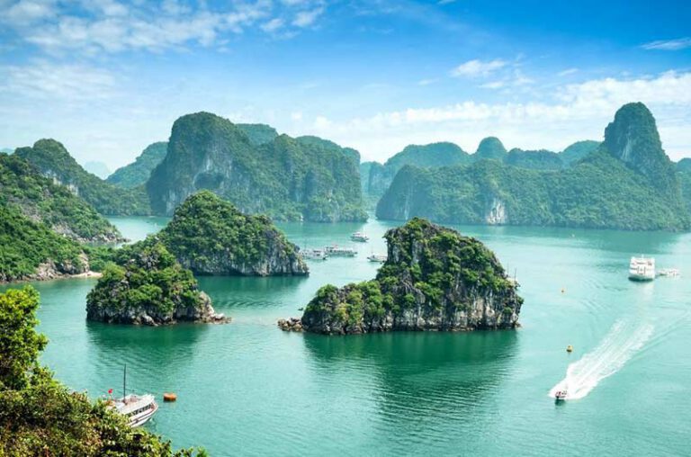 Ha-Long-Bay beautiful golf bay
